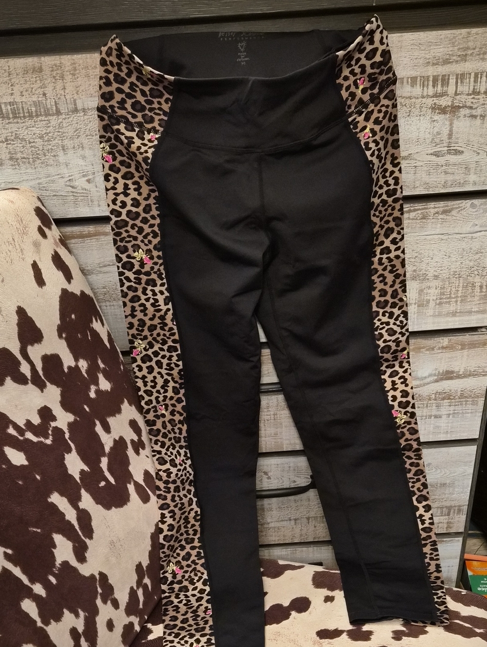 💕🐆🐆Betsey Johnson Leopard W/Pink Roses Workout Tights🐆🐆💕